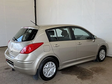 Nissan Tiida, 2012г., передний привод, автомат