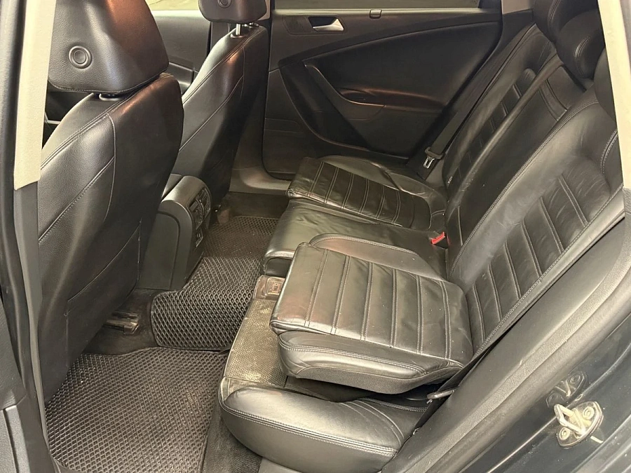Volkswagen Passat, 2010г., передний привод, робот