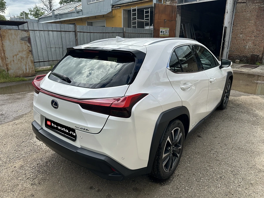 Lexus UX, 2021г., полный привод, вариатор