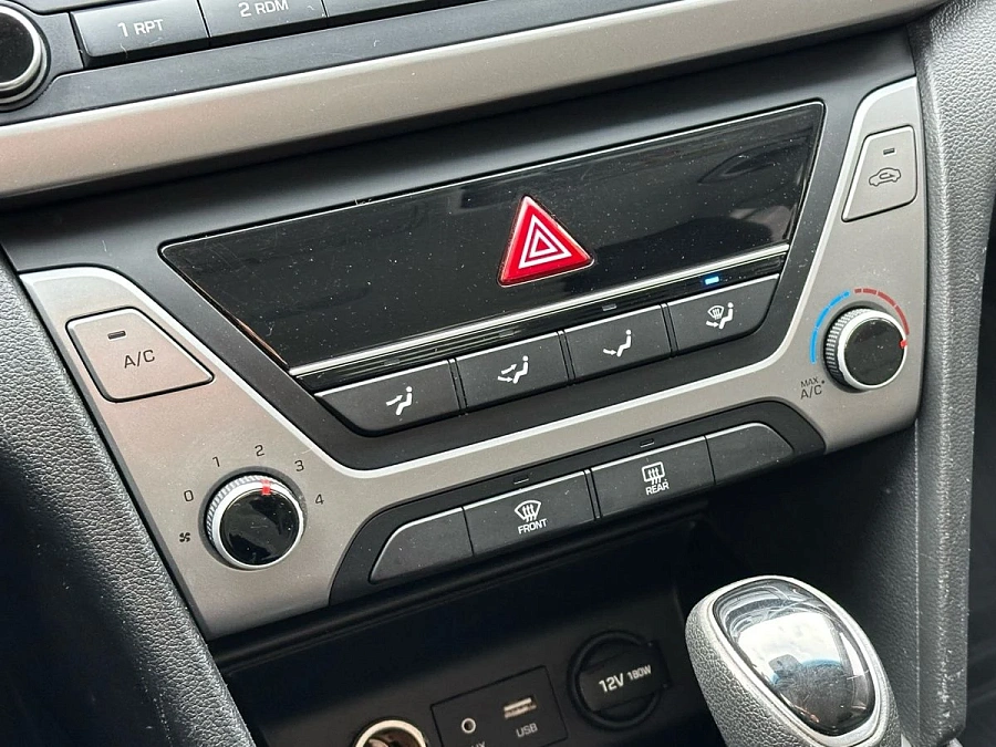 Hyundai Elantra, 2016г., передний привод, автомат