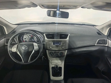 Nissan Tiida, 2015г., передний привод, механика