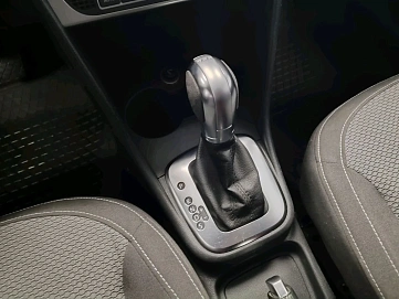 Volkswagen Polo, 2015г., передний привод, автомат