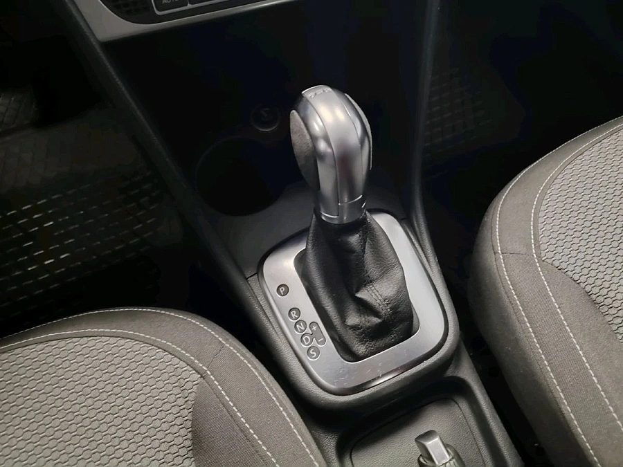 Volkswagen Polo, 2015г., передний привод, автомат