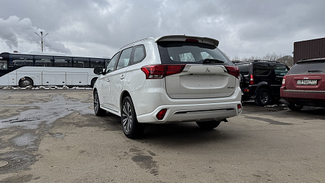 Mitsubishi Outlander, 2022г, передний привод, вариатор
