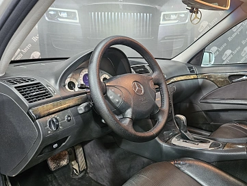 Mercedes-Benz E-Класс, 2004г, задний привод, автомат