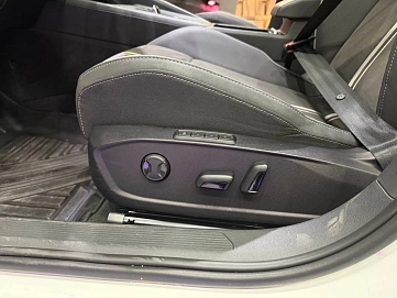 Volkswagen Golf, 2023г, передний привод, робот