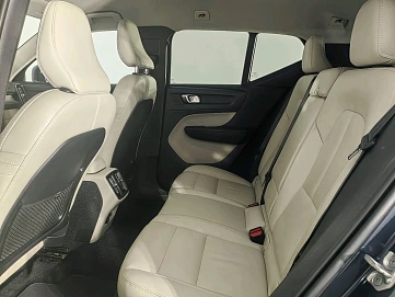 Volvo XC40, 2021г, полный привод, автомат