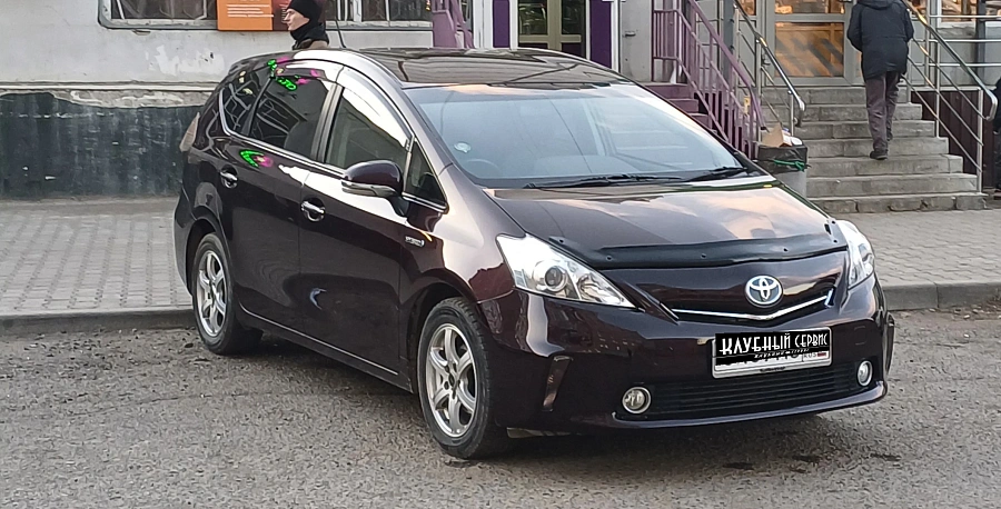 Toyota Prius Alpha, 2013г., передний привод, автомат