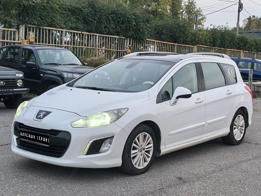 Peugeot 308, 2011г., передний привод, автомат