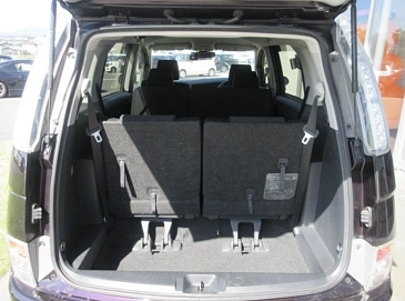 Toyota ISis, 2012г, передний привод, вариатор