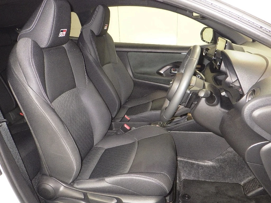 Toyota Yaris, 2021г., передний привод, вариатор