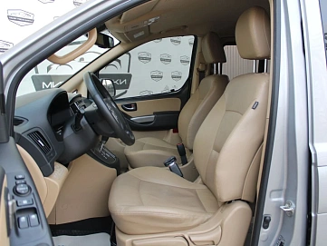 Hyundai , 2018г., задний привод, автомат