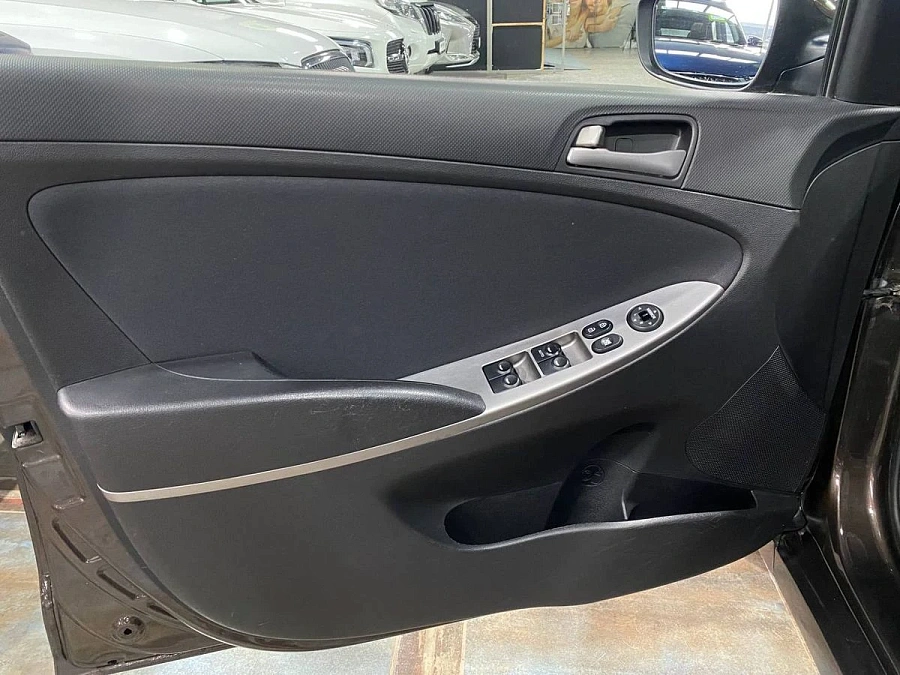 Hyundai Solaris, 2015г., передний привод, автомат