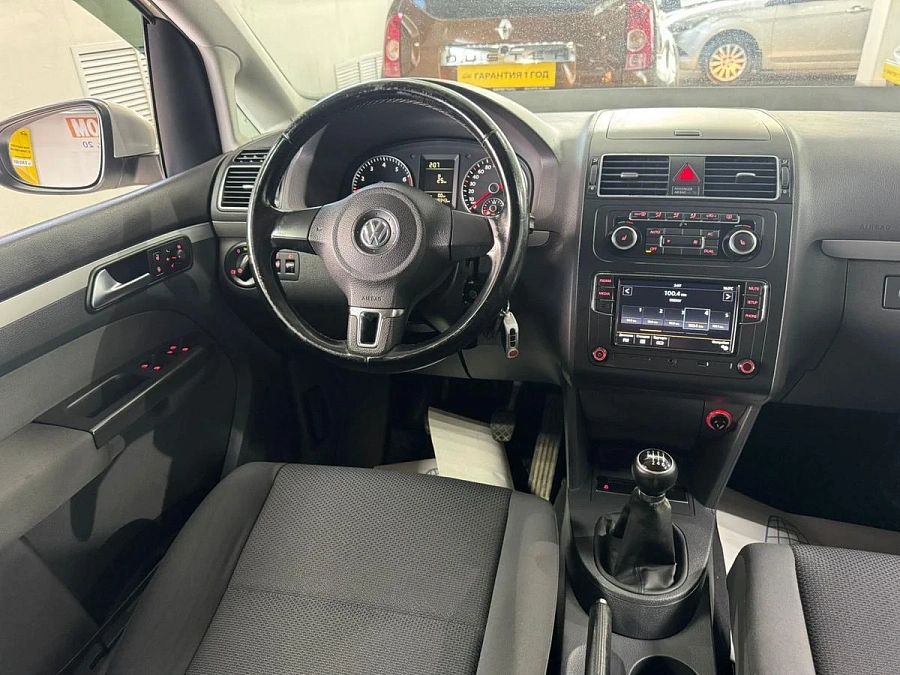 Volkswagen Touran, 2011г., передний привод, механика