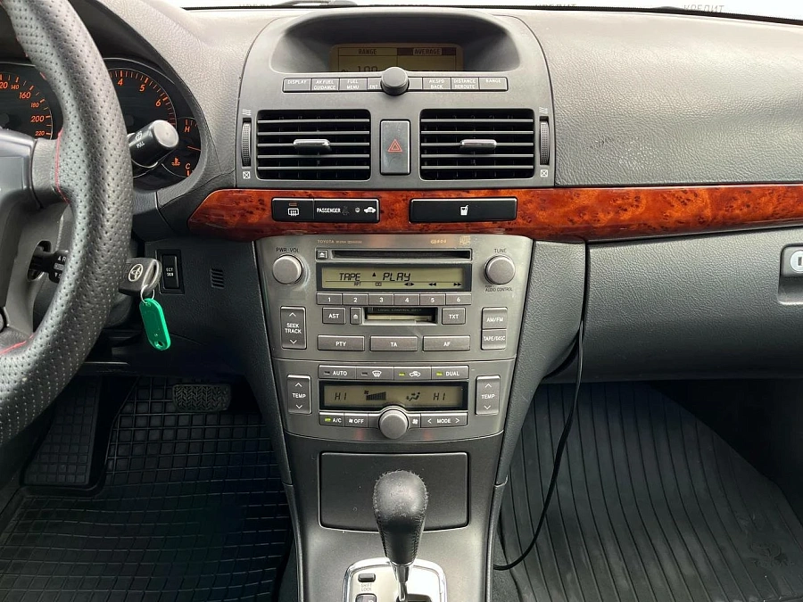 Toyota Avensis, 2005г., передний привод, автомат
