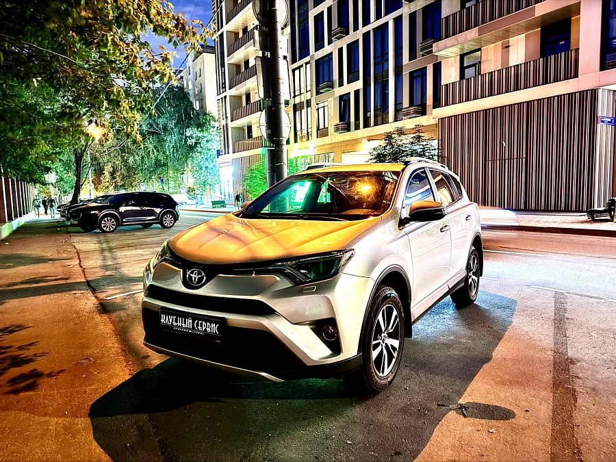 Toyota RAV4, 2017г., полный привод, вариатор