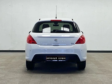 Peugeot 308, 2011г, передний привод, автомат