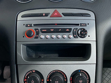 Peugeot , 2010г., передний привод, механика
