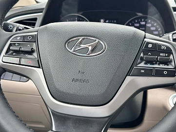 Hyundai Elantra, 2018г, передний привод, автомат