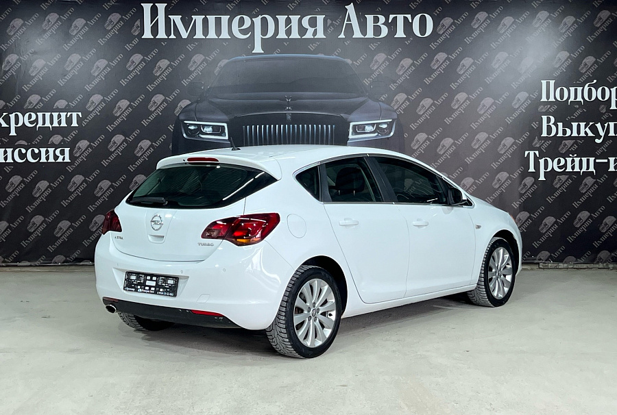 Opel Astra, 2011г., передний привод, автомат