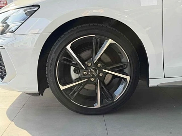 Audi A3, 2023г, передний привод, робот