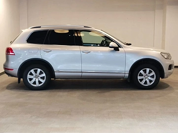 Volkswagen Touareg, 2013г, передний привод, автомат