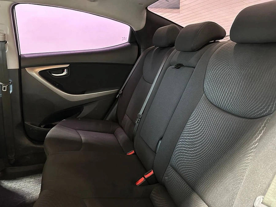 Hyundai Elantra, 2015г., передний привод, автомат
