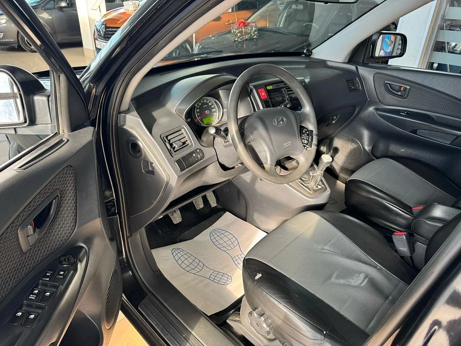 Hyundai Tucson, 2008г., передний привод, механика