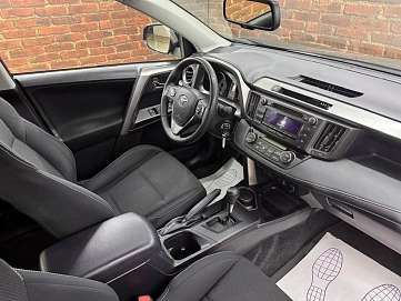 Toyota RAV4, 2018г, передний привод, вариатор