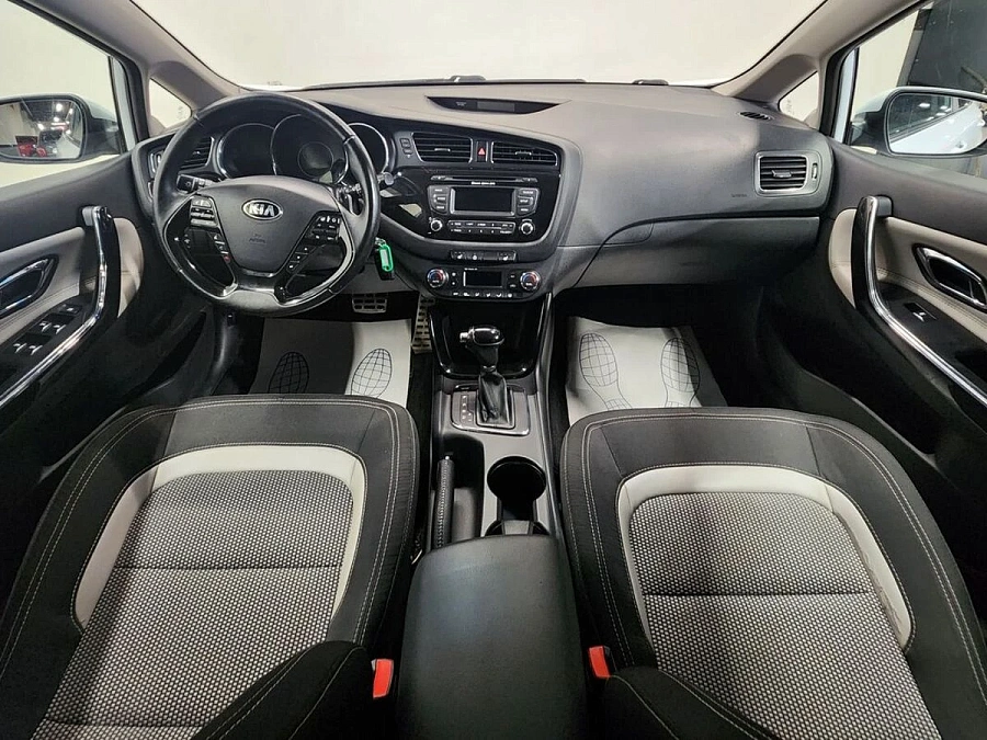 Kia Ceed, 2013г., передний привод, автомат