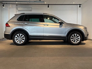 Volkswagen Tiguan, 2017г, передний привод, автомат