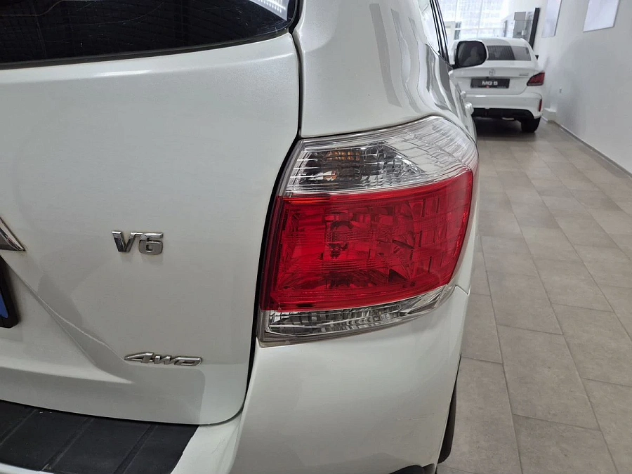 Toyota Highlander, 2011г., полный привод, автомат