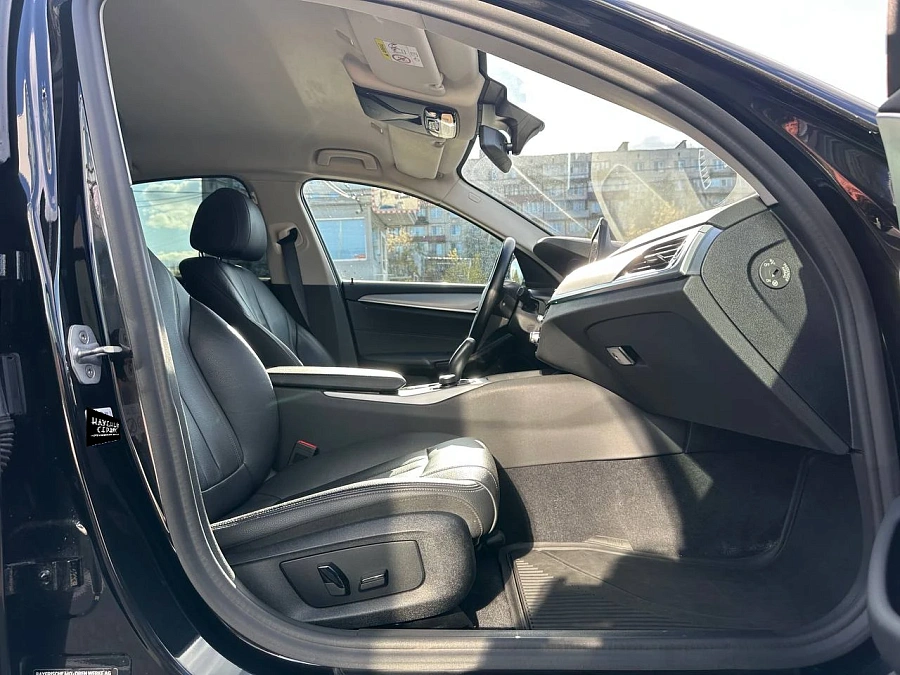 BMW 5 серии, 2018г., задний привод, автомат