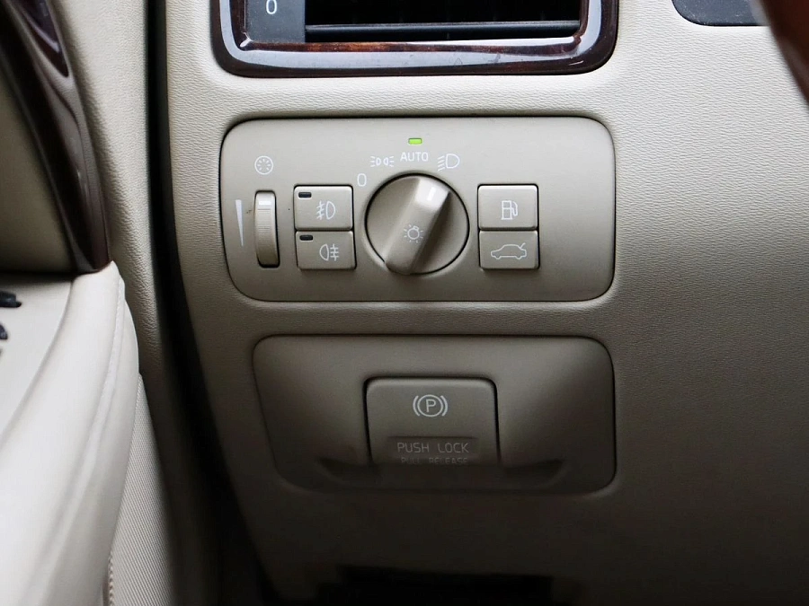 Volvo XC70, 2013г., передний привод, автомат