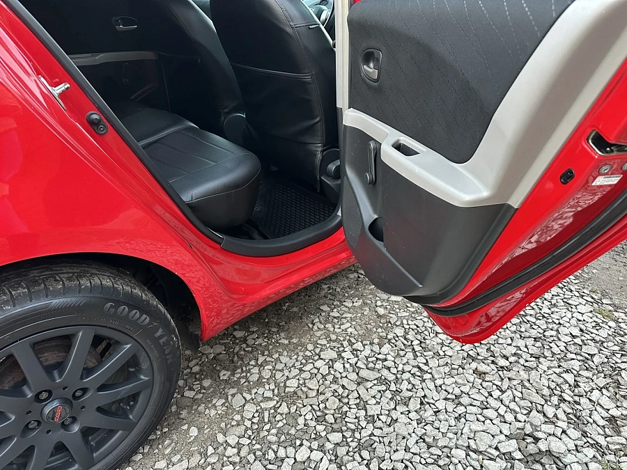 Toyota Yaris, 2008г., передний привод, робот