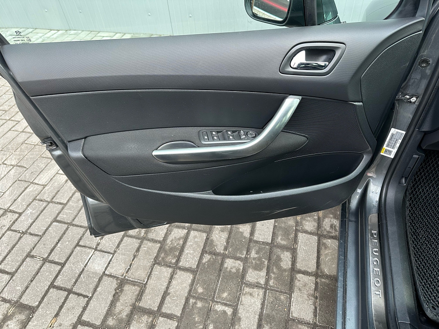 Peugeot 408, 2015г., передний привод, автомат