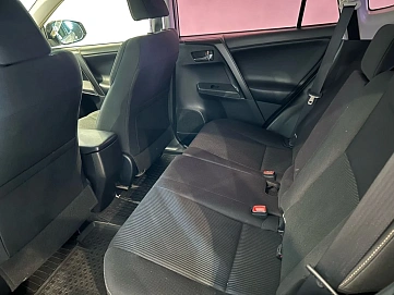 Toyota RAV4, 2015г, передний привод, автомат