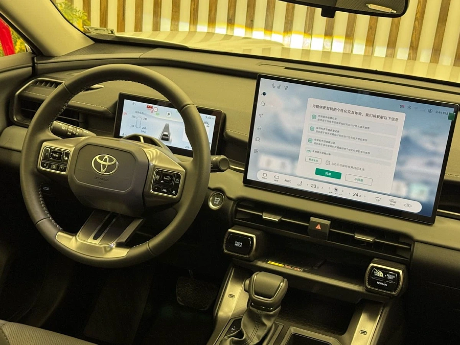 Toyota RAV4, 2026г., полный привод, вариатор