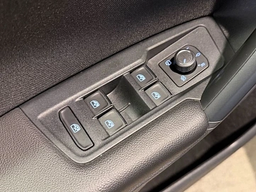 Volkswagen Tiguan, 2019г, передний привод, автомат