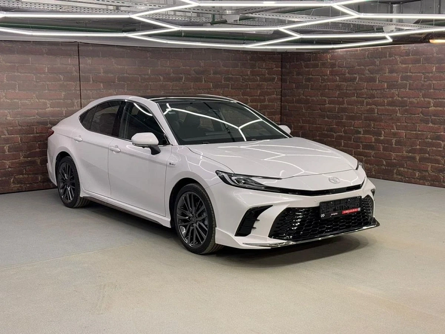 Toyota Camry, 2025г., передний привод, вариатор