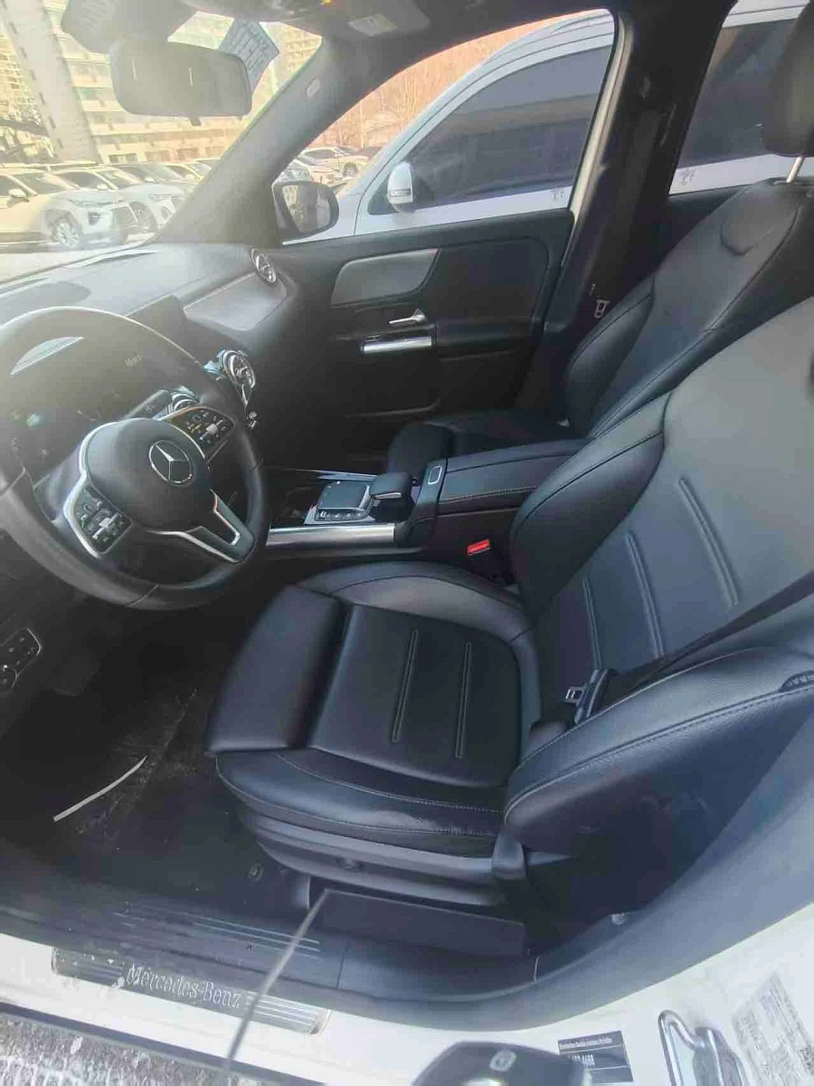 Mercedes-Benz GLA, 2021г., передний привод, робот