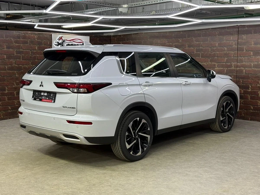 Mitsubishi Outlander, 2023г., полный привод, вариатор