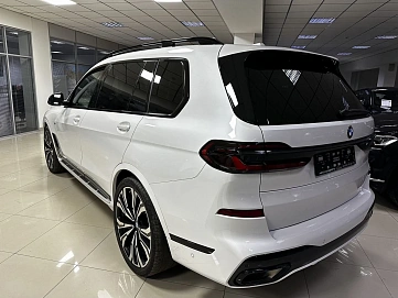 BMW X7, 2023г, полный привод, автомат