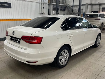 Volkswagen Jetta, 2015г, передний привод, автомат