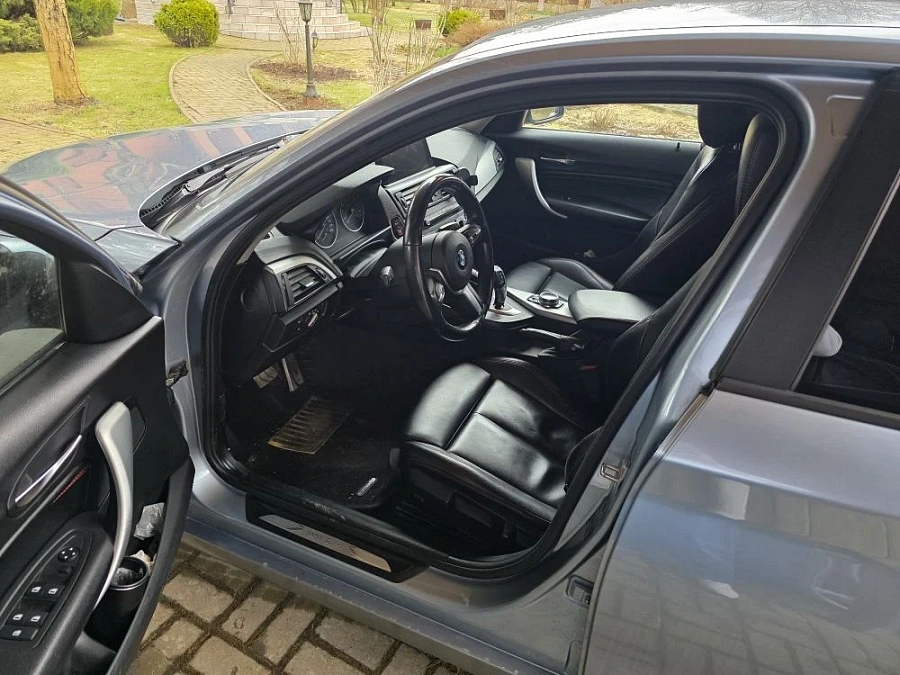 BMW 1 серии, 2012г., задний привод, автомат