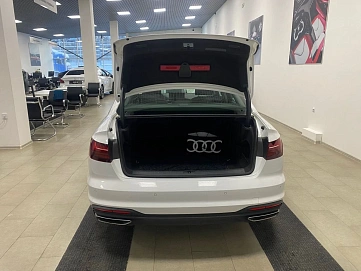 Audi A4, 2020г, передний привод, робот
