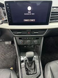 Volkswagen Tiguan, 2022г, передний привод, робот