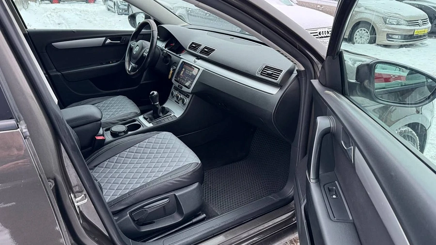 Volkswagen Passat, 2012г., передний привод, механика