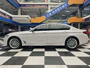 BMW 5 серии, 2021г, задний привод, автомат