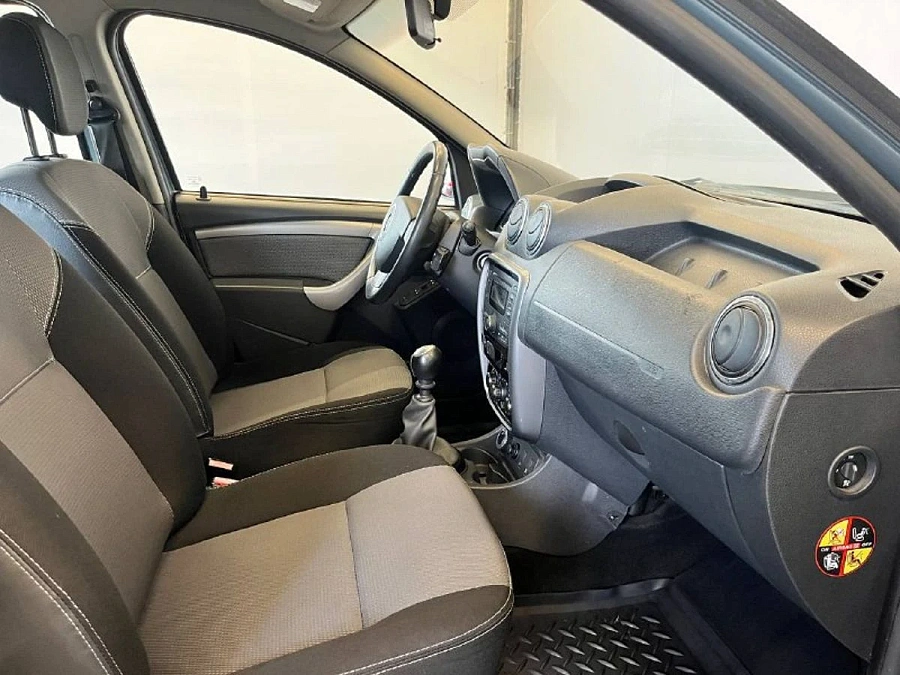 Renault Duster, 2012г., полный привод, механика